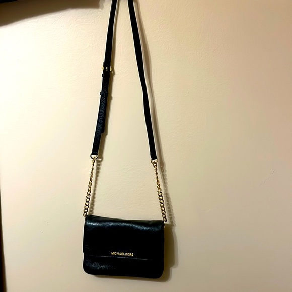Micheal Kors Purse, gently used - Picture 1 of 3